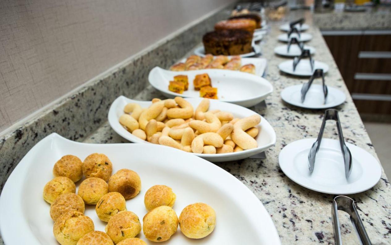 Hotel Avenida Joao Pinheiro Екстериор снимка
