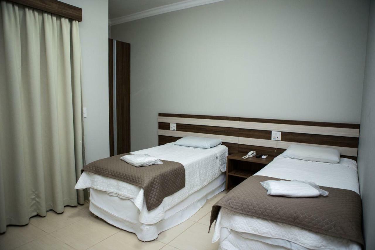 Hotel Avenida Joao Pinheiro Екстериор снимка